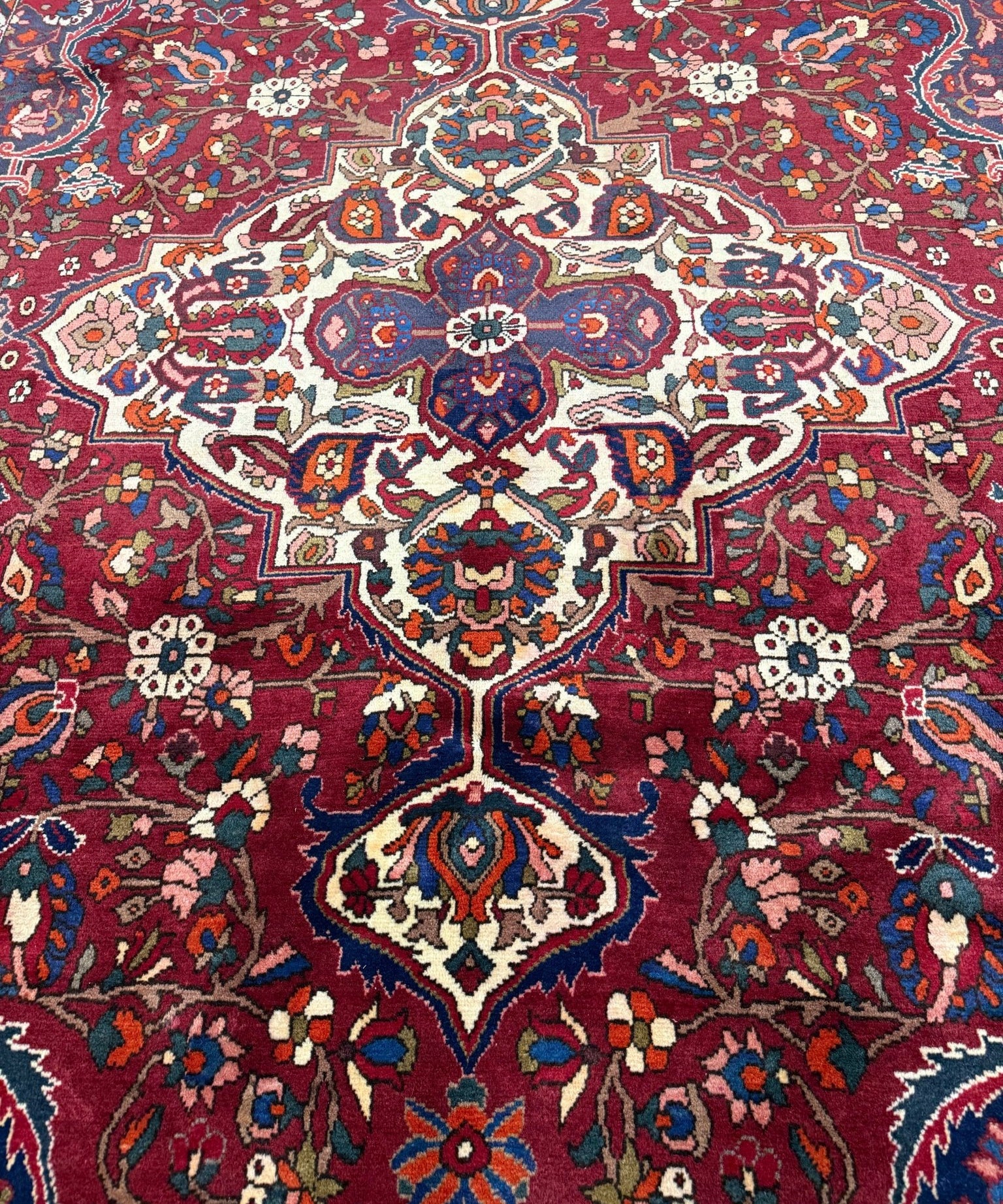 Vintage Saman Bakhtiari Rug. Original rug photograph; SKU EE1.1233; source IMG_7960.
