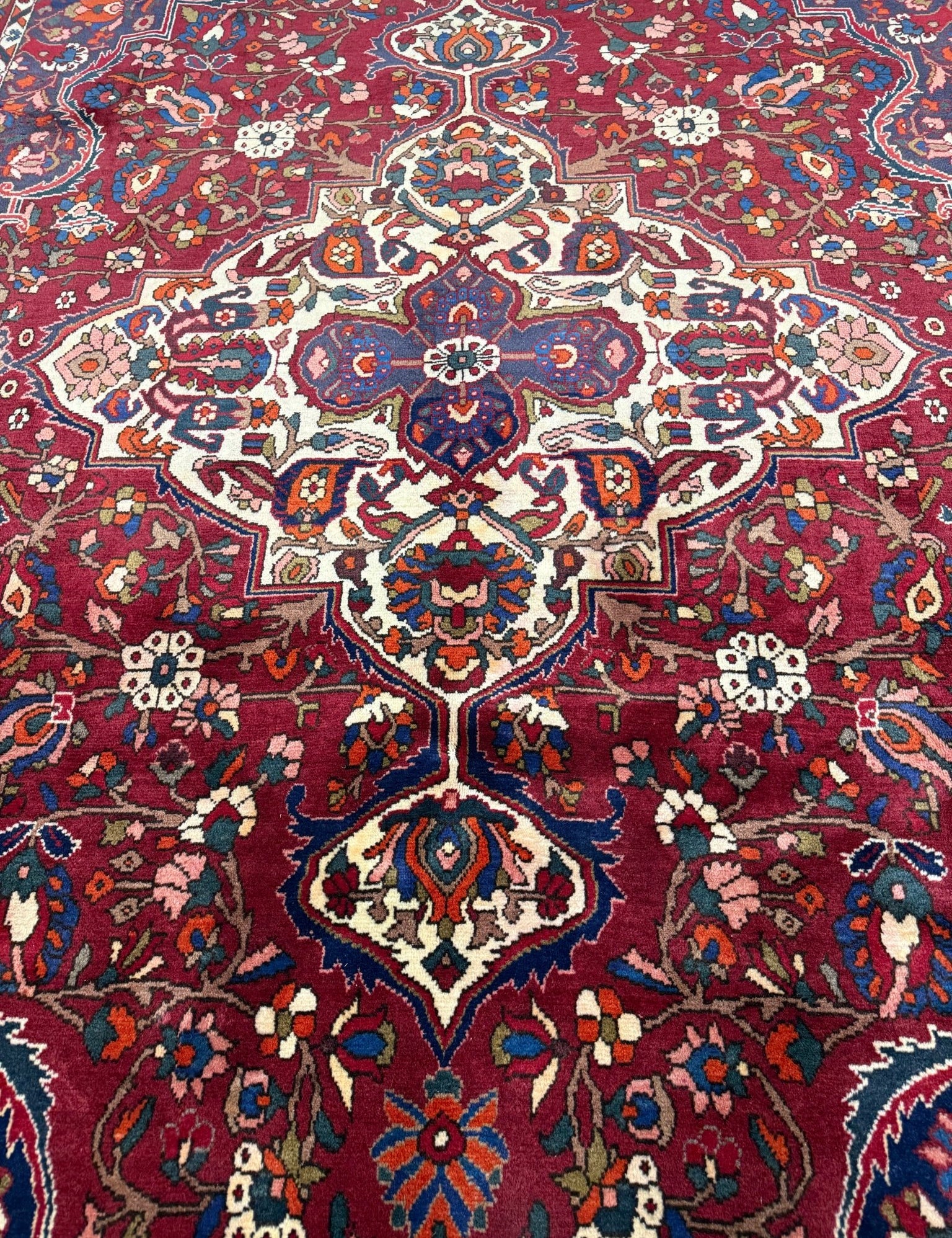Vintage Saman Bakhtiari Rug. Original rug photograph; SKU EE1.1233; source IMG_7960.