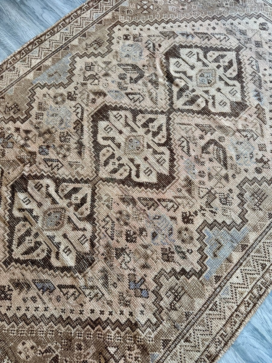 Vintage Shiraz Rug | 5' 7" x 7' 10" - Rug the Rock