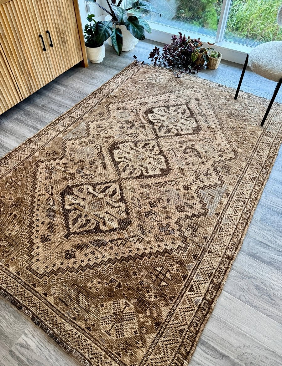 Vintage Shiraz Rug | 5' 7" x 7' 10" - Rug the Rock
