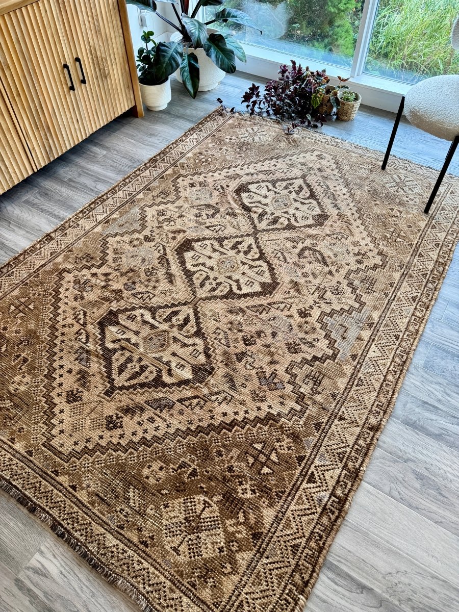 Vintage Shiraz Rug | 5' 7" x 7' 10" - Rug the Rock
