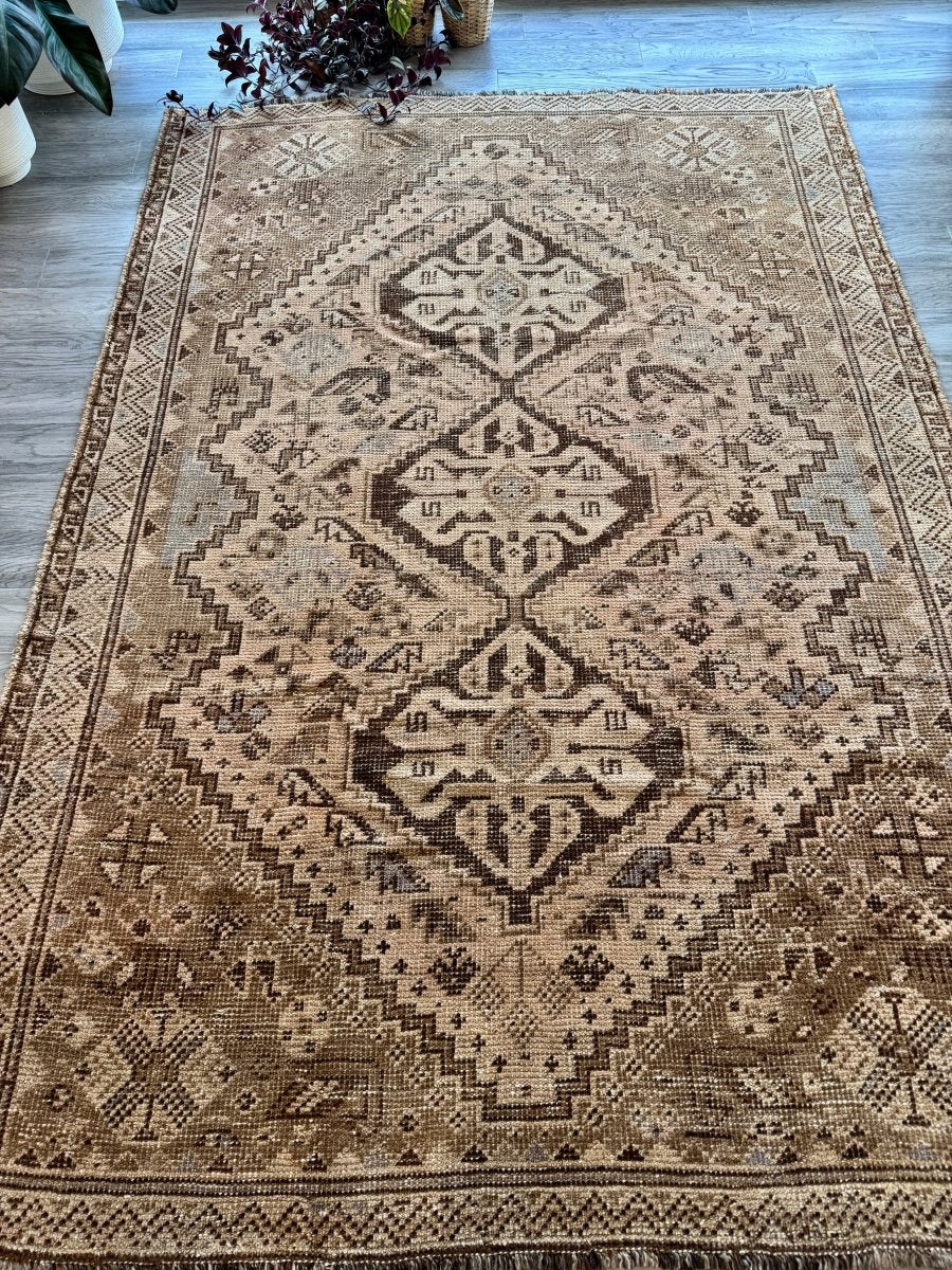 Vintage Shiraz Rug | 5' 7" x 7' 10" - Rug the Rock