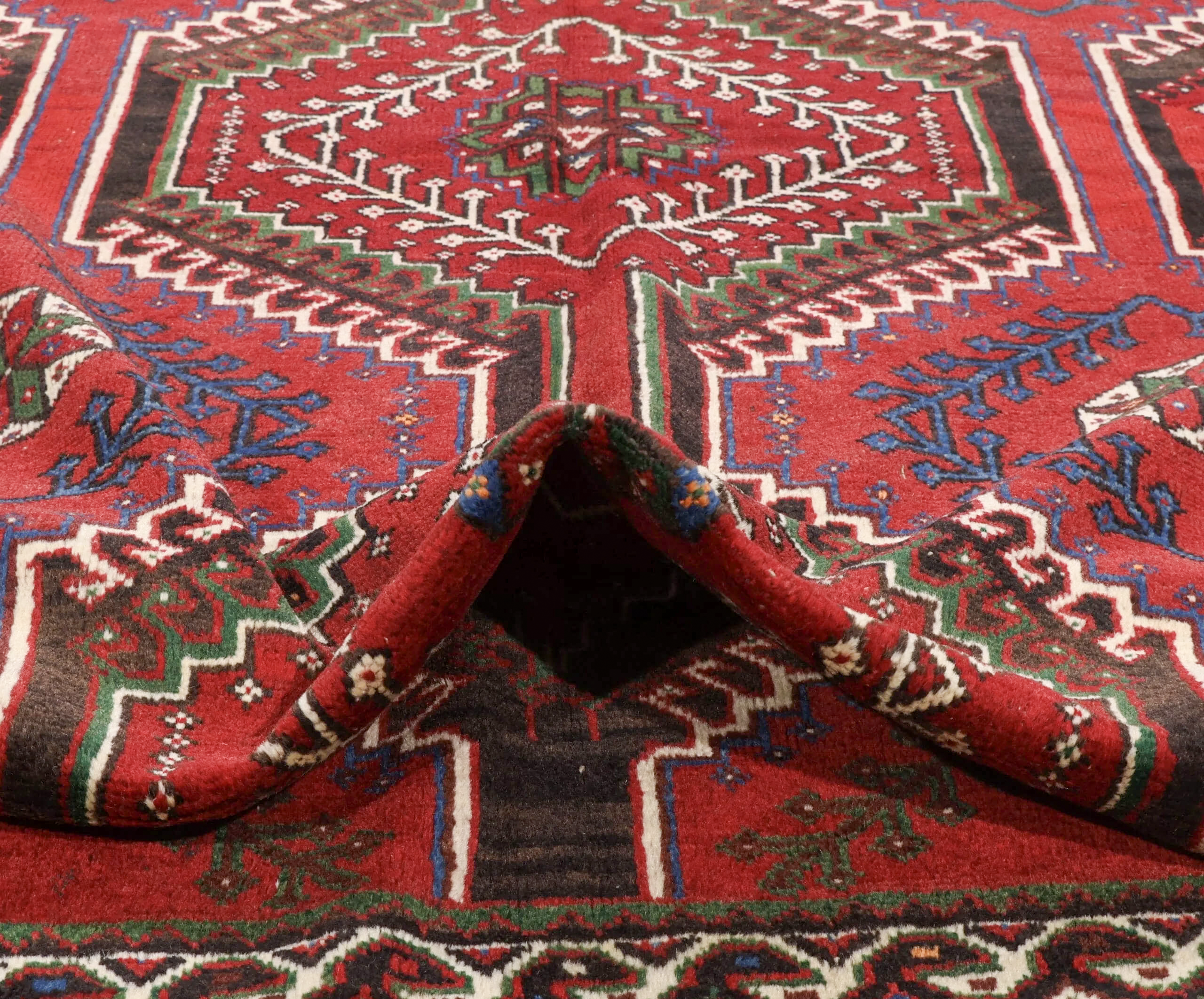 Vintage Shiraz Rug | 6' 10" x 10' 1" — detail view, gallery 08