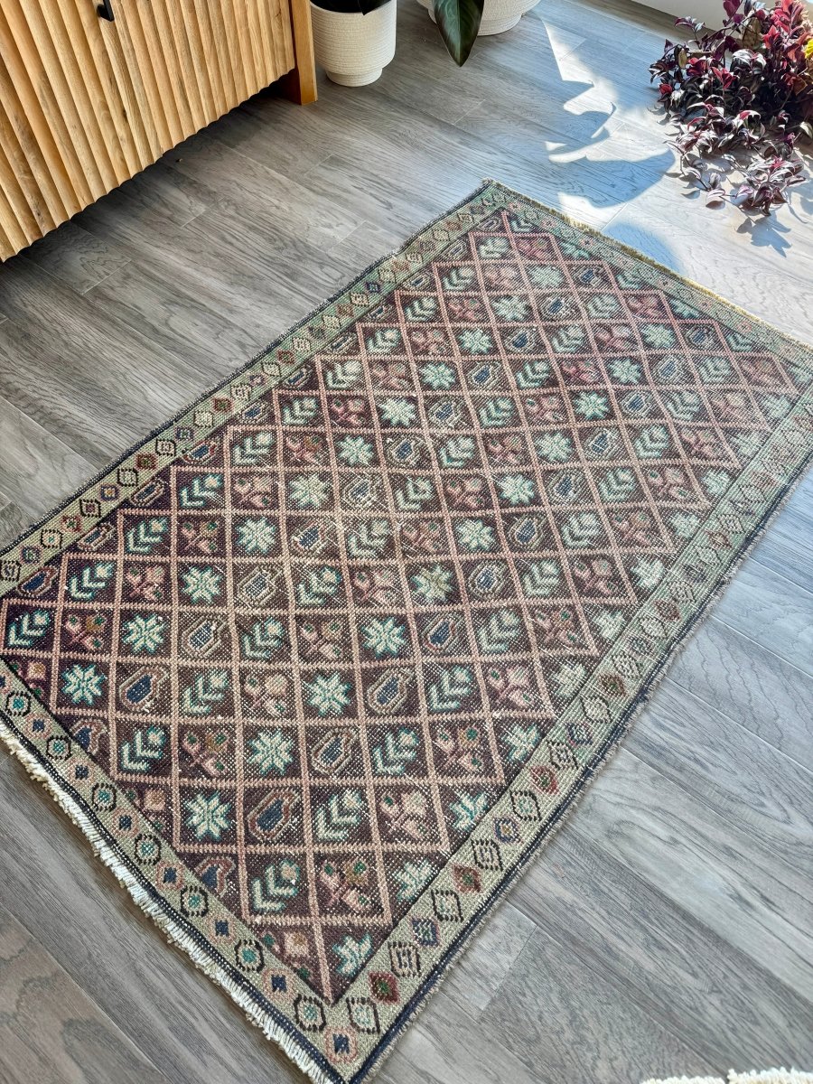 Vintage Tabriz Rug | 2' 11" x 4' 6" - Rug the Rock