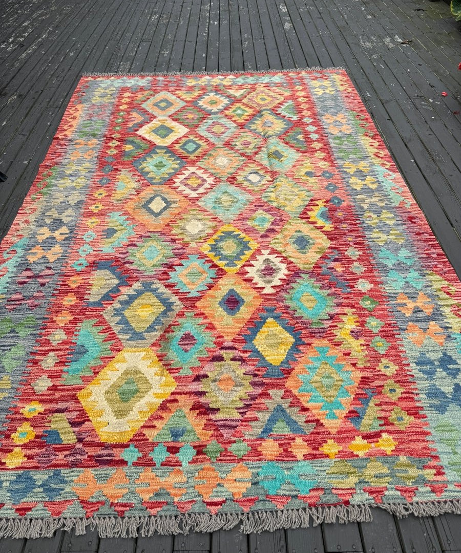 Full-size kilim rug with multicolor diamond geometric pattern and fringed edge