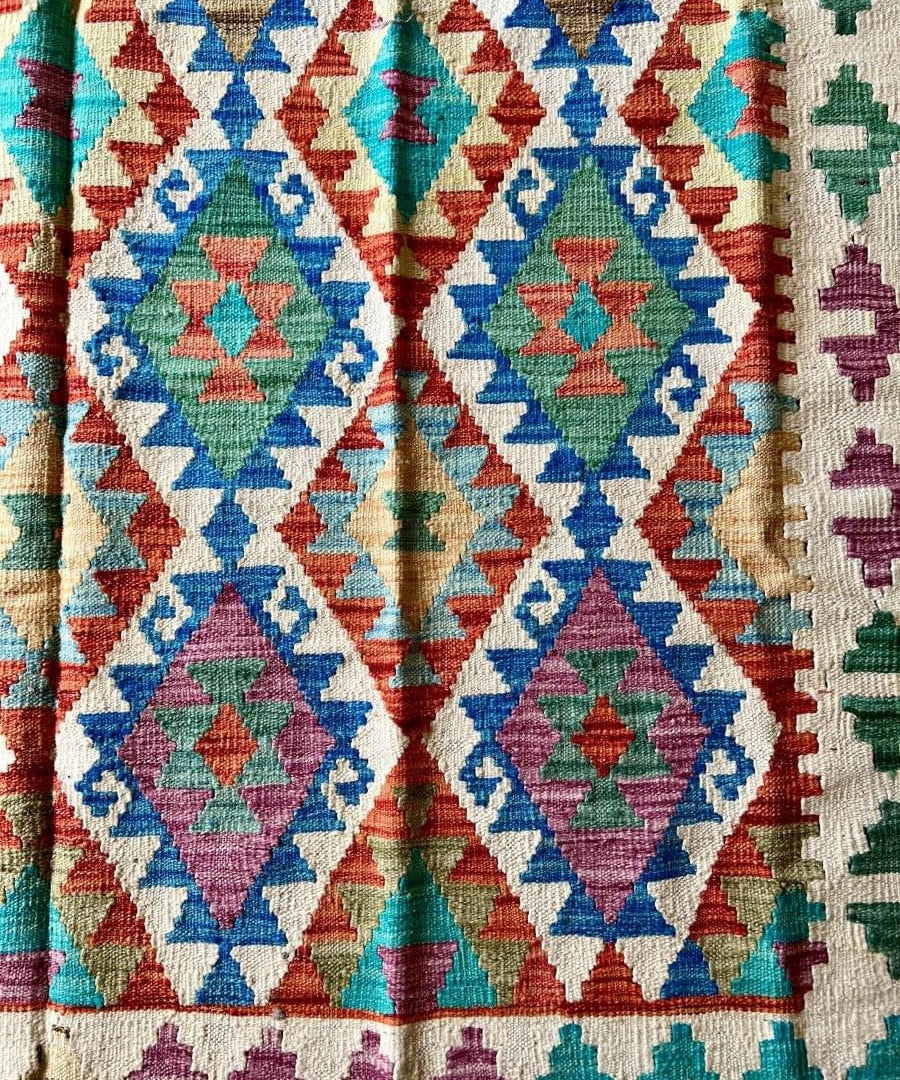 Kilim rug with multicolor diamond lattice pattern and short fringed edge